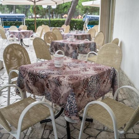 Hotel Sayonara Milano Marittima Buitenkant foto