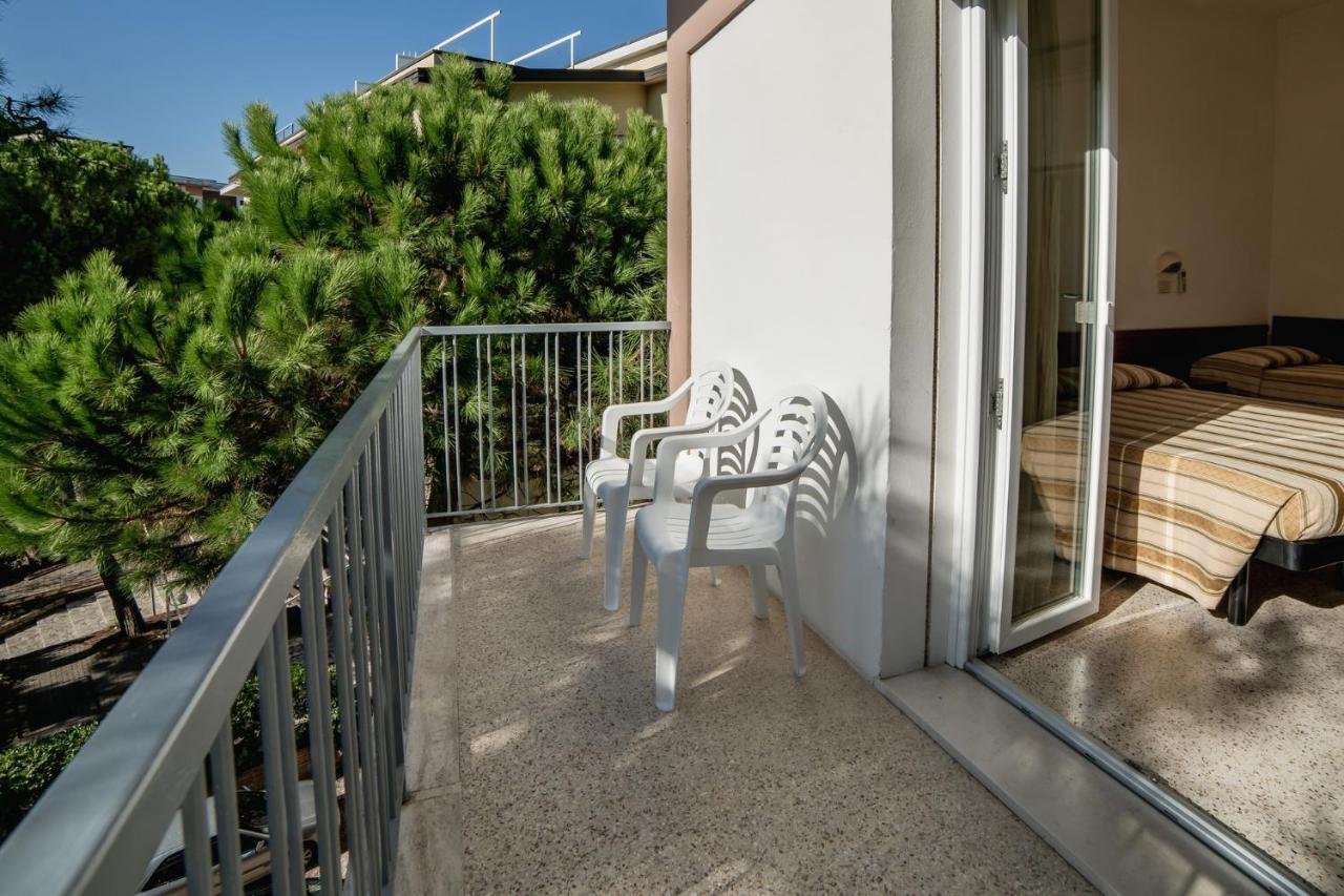 Hotel Sayonara Milano Marittima Buitenkant foto