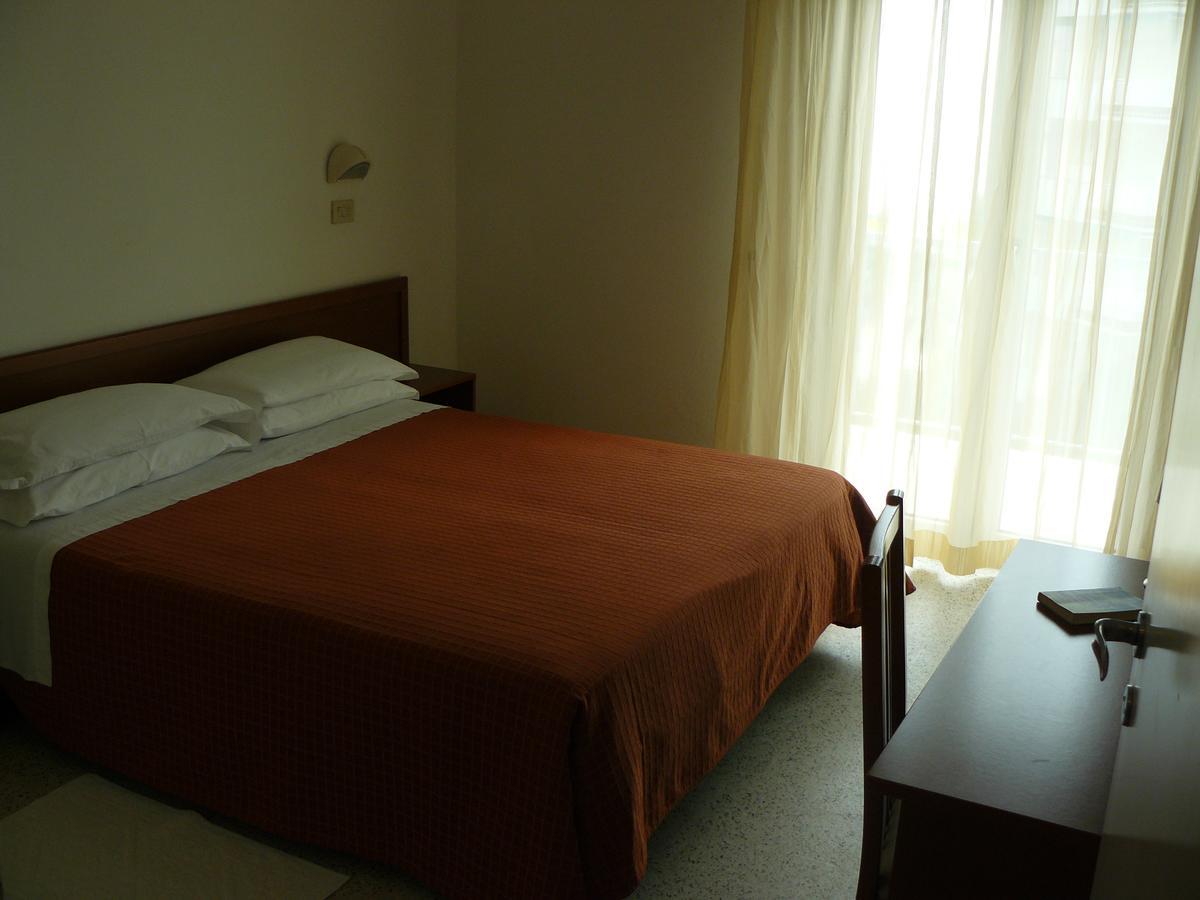 Hotel Sayonara Milano Marittima Buitenkant foto