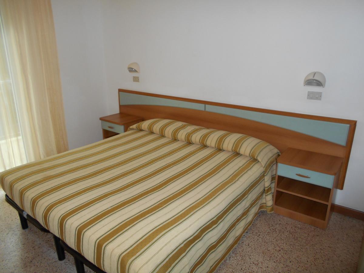 Hotel Sayonara Milano Marittima Buitenkant foto