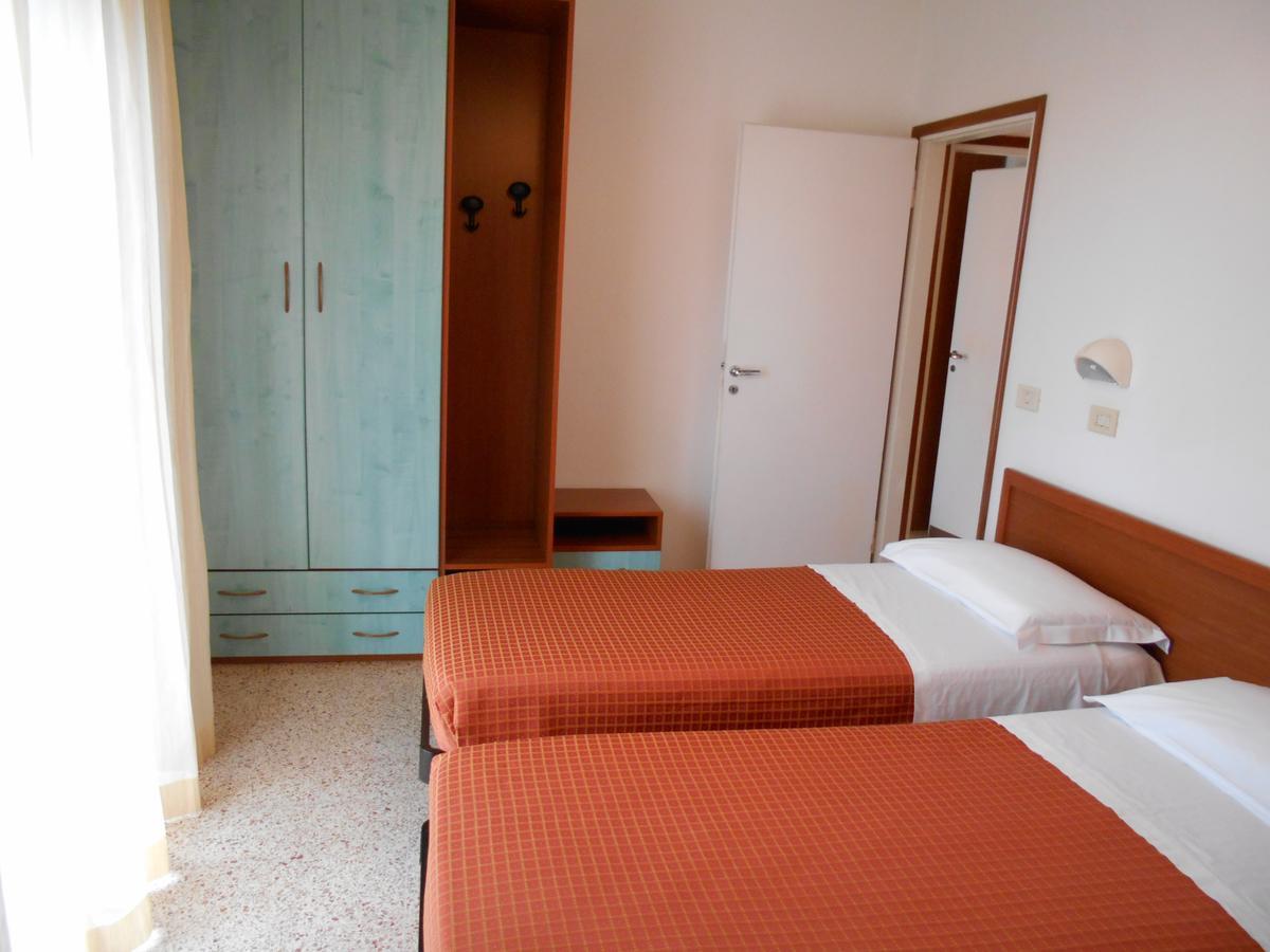 Hotel Sayonara Milano Marittima Buitenkant foto