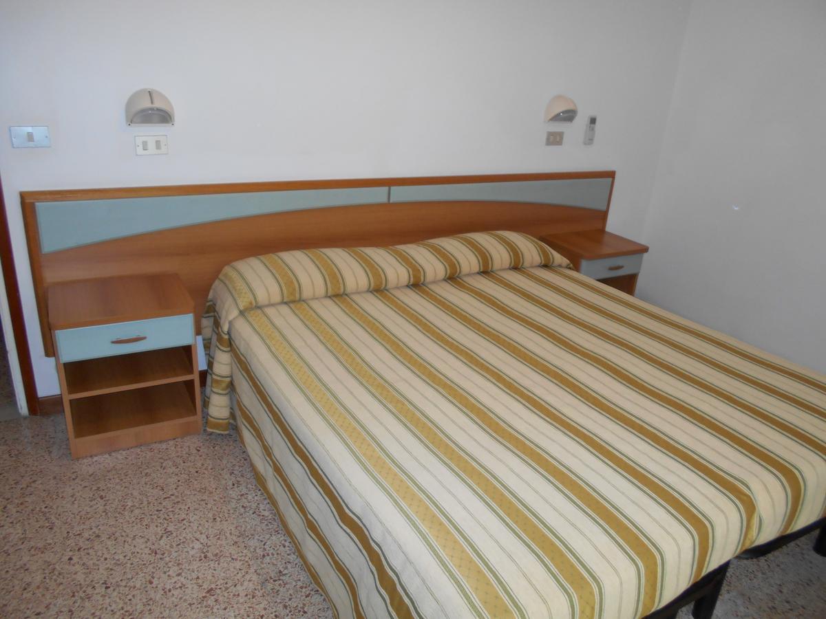 Hotel Sayonara Milano Marittima Buitenkant foto