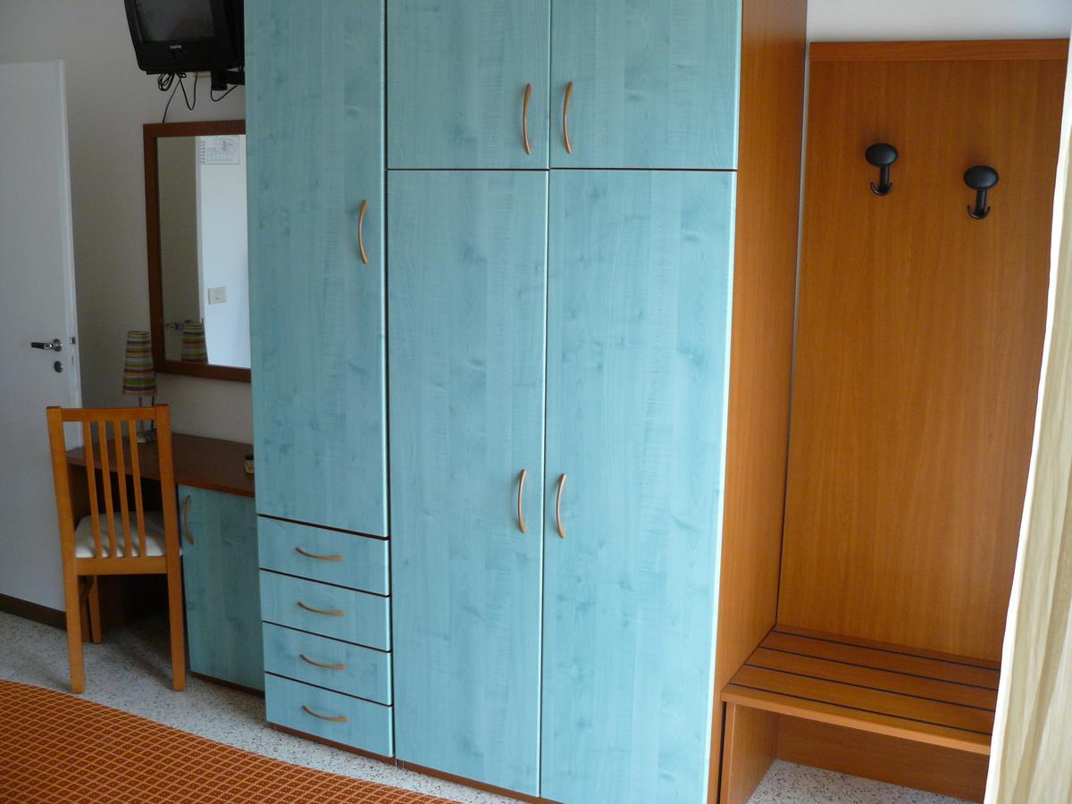 Hotel Sayonara Milano Marittima Buitenkant foto