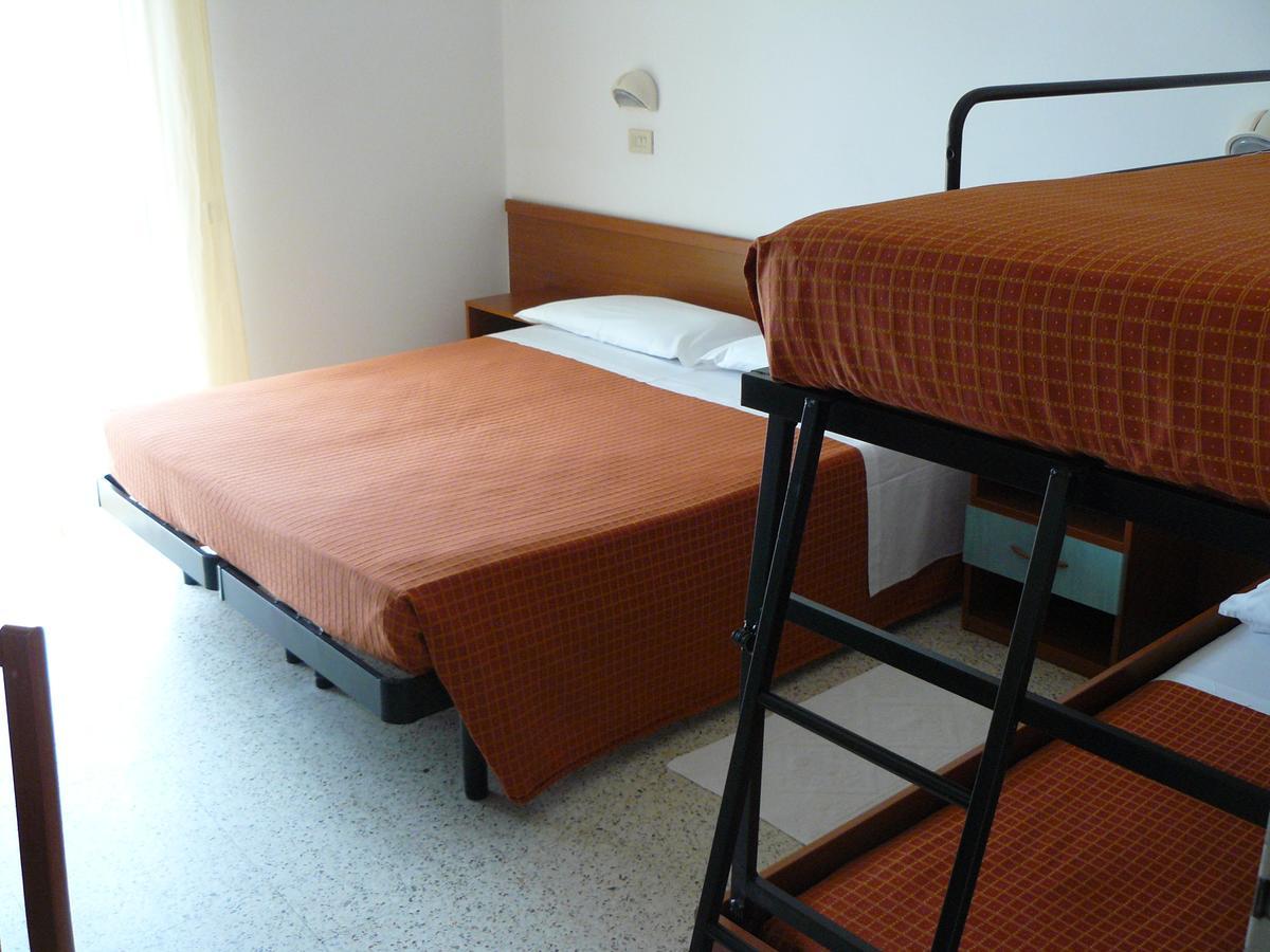 Hotel Sayonara Milano Marittima Buitenkant foto