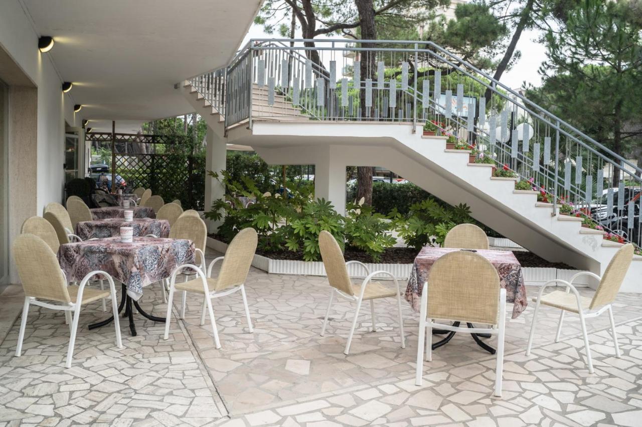 Hotel Sayonara Milano Marittima Buitenkant foto