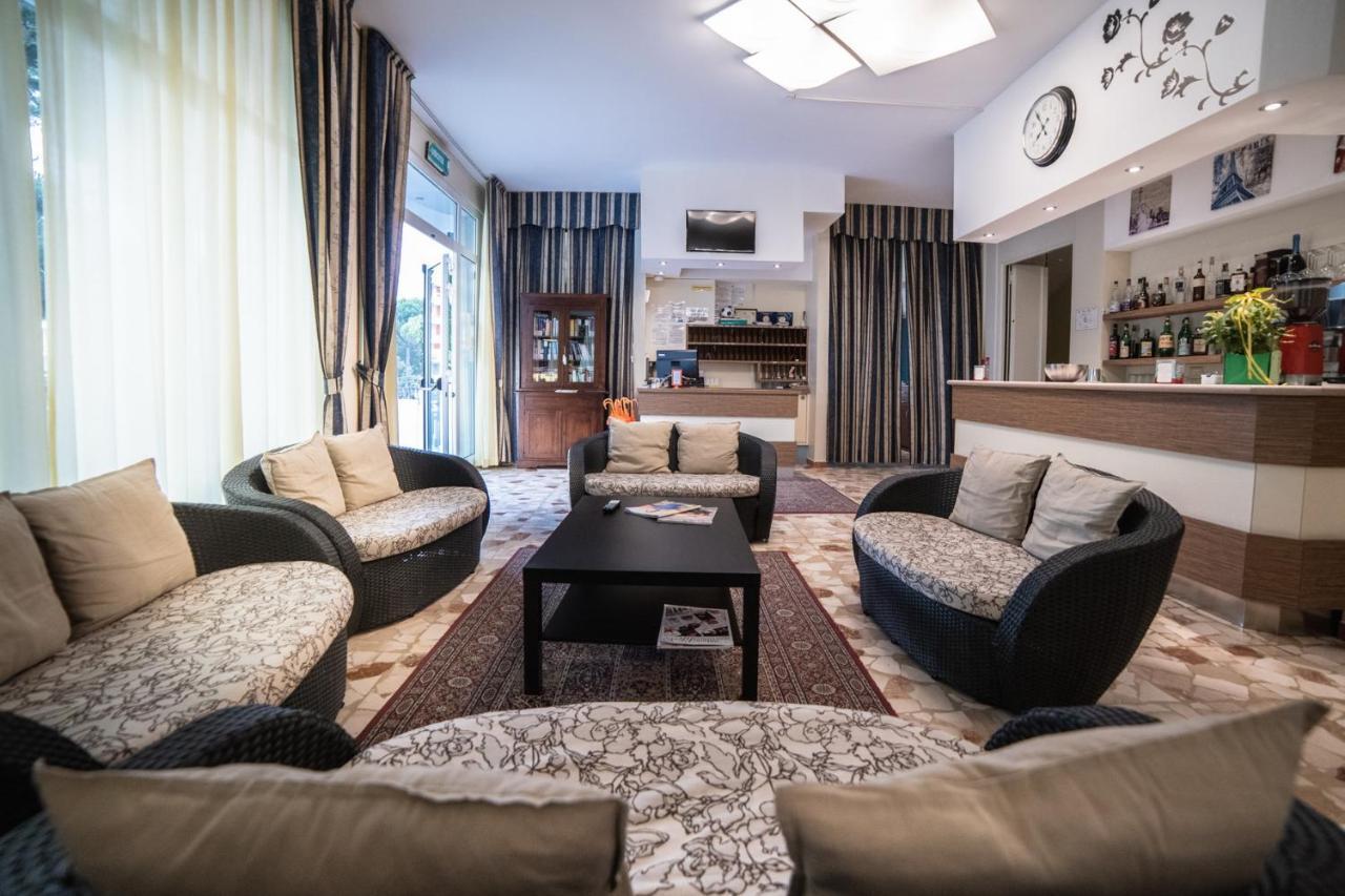 Hotel Sayonara Milano Marittima Buitenkant foto