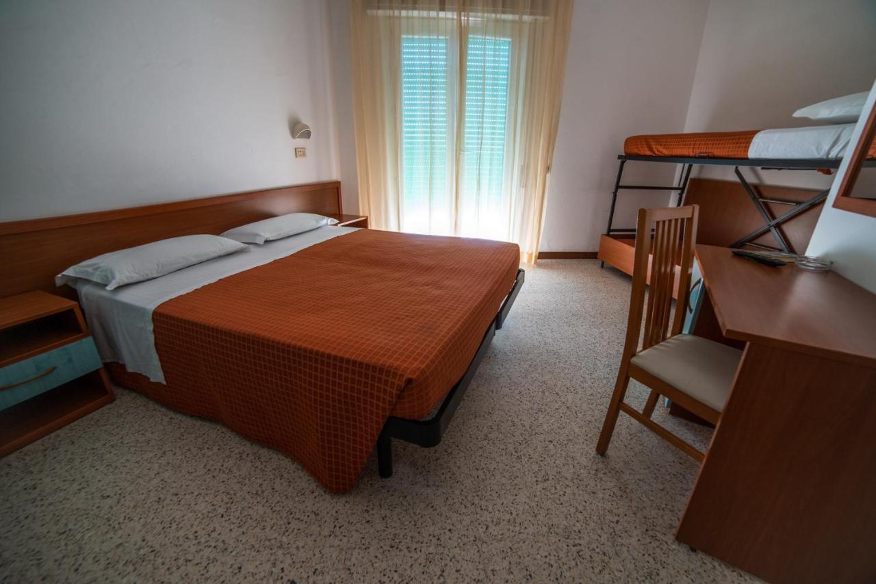Hotel Sayonara Milano Marittima Buitenkant foto