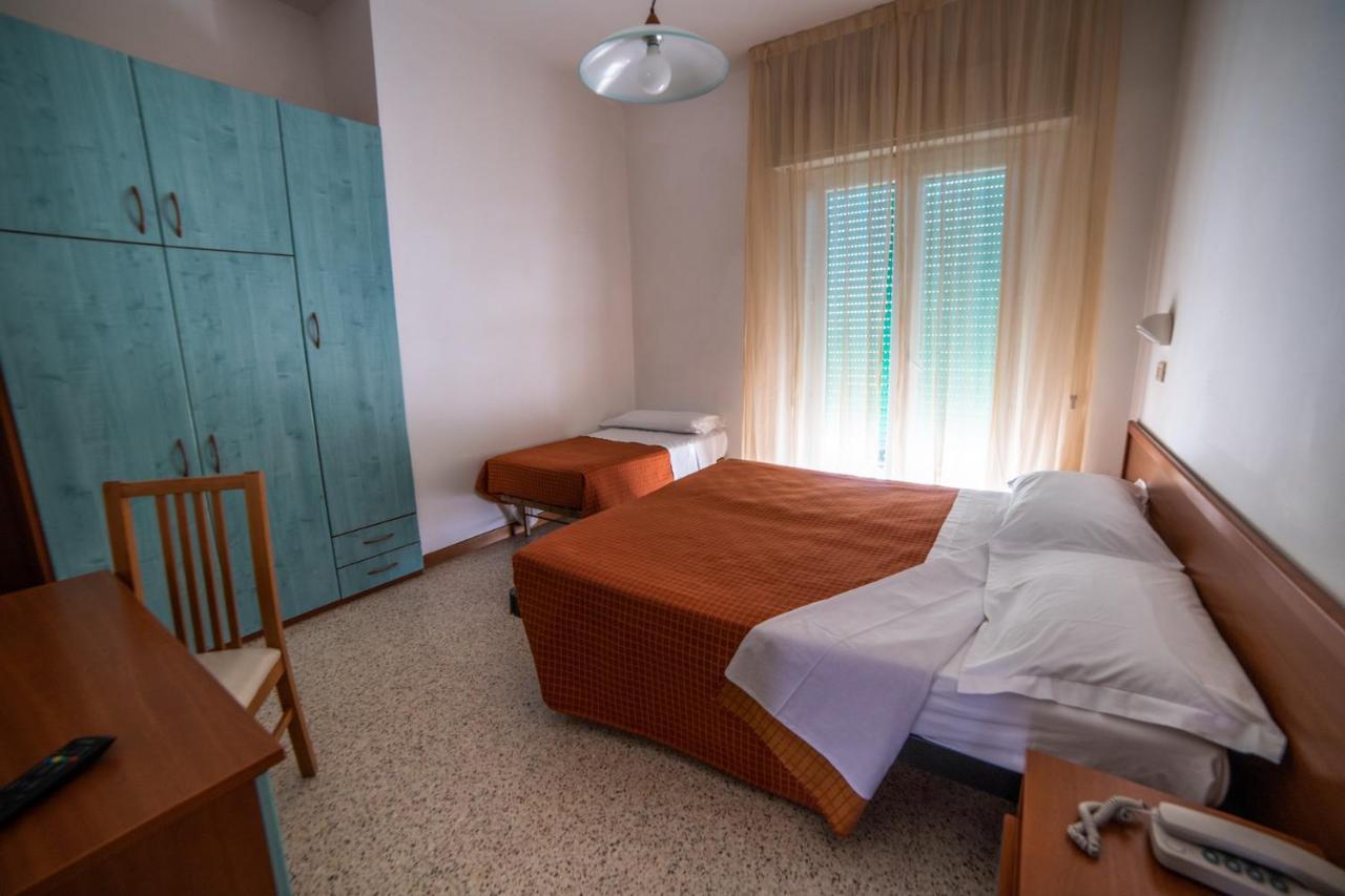 Hotel Sayonara Milano Marittima Buitenkant foto