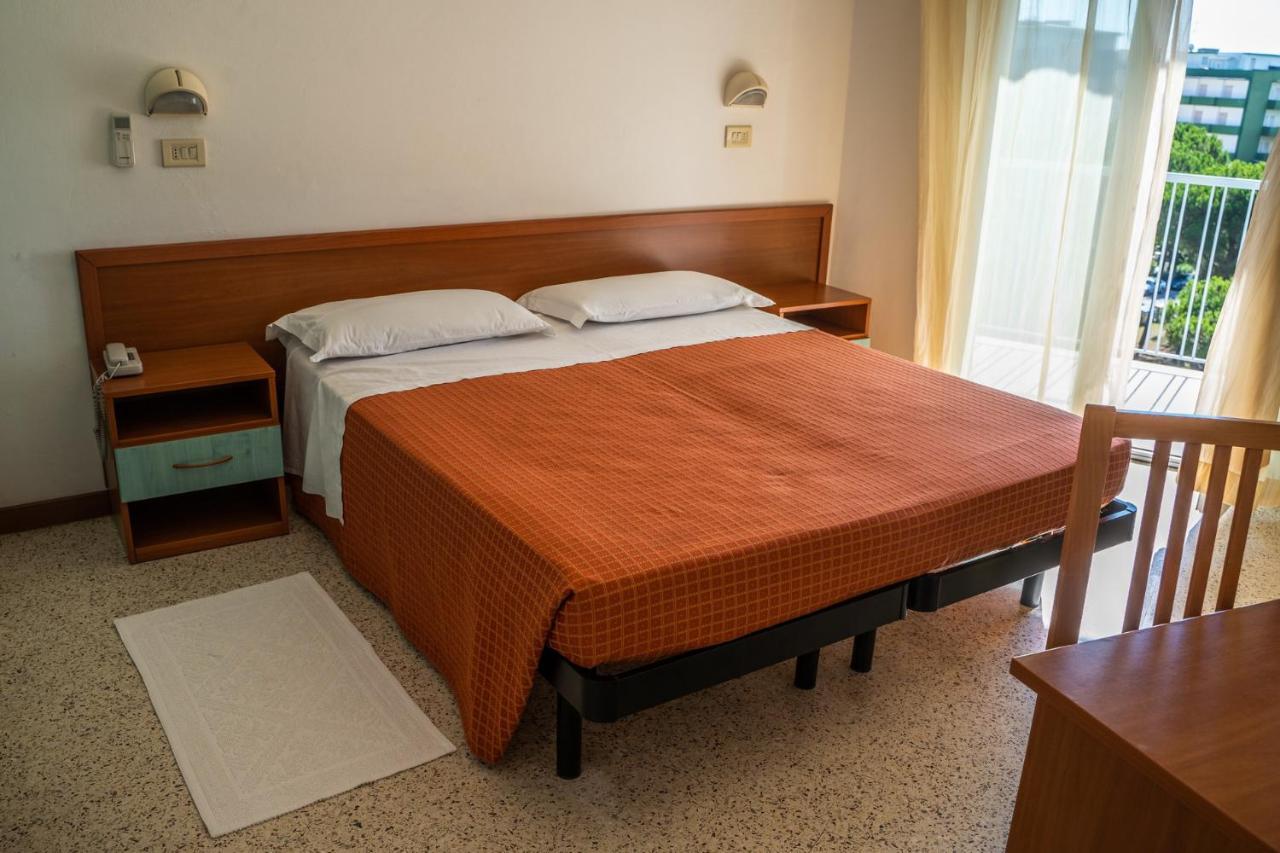 Hotel Sayonara Milano Marittima Buitenkant foto
