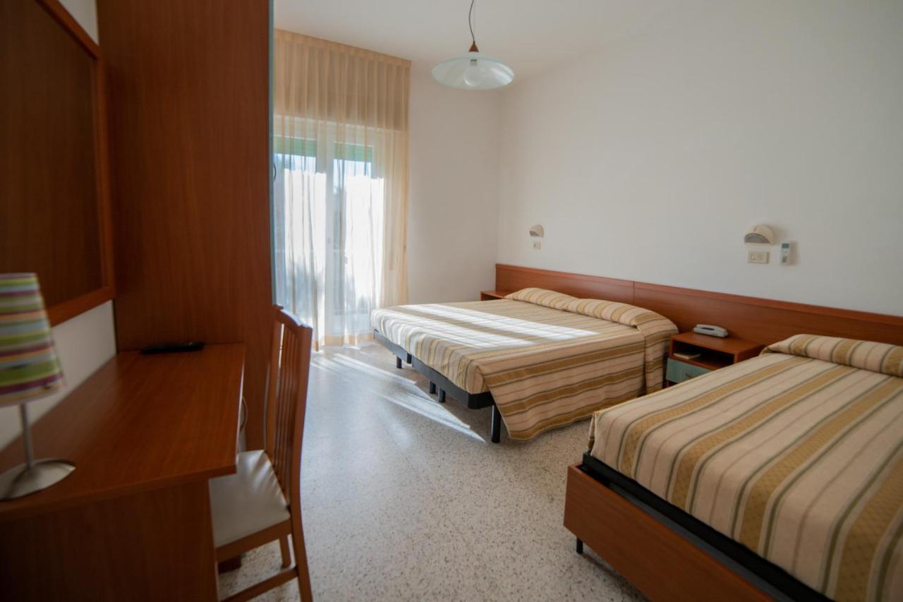 Hotel Sayonara Milano Marittima Buitenkant foto