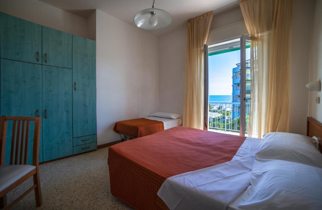 Hotel Sayonara Milano Marittima Buitenkant foto