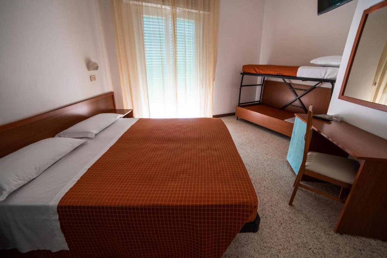 Hotel Sayonara Milano Marittima Buitenkant foto