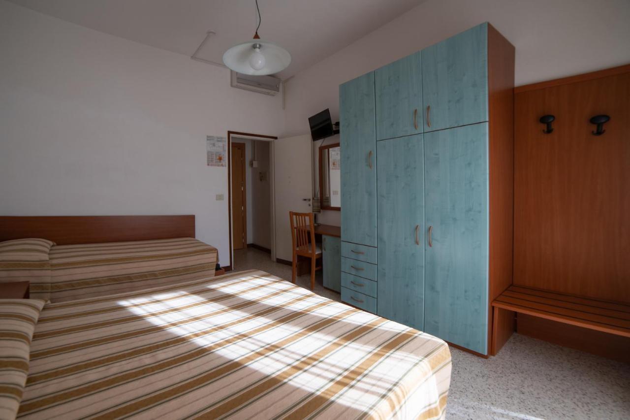 Hotel Sayonara Milano Marittima Buitenkant foto