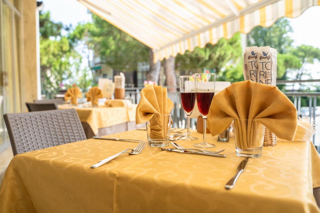 Hotel Sayonara Milano Marittima Buitenkant foto