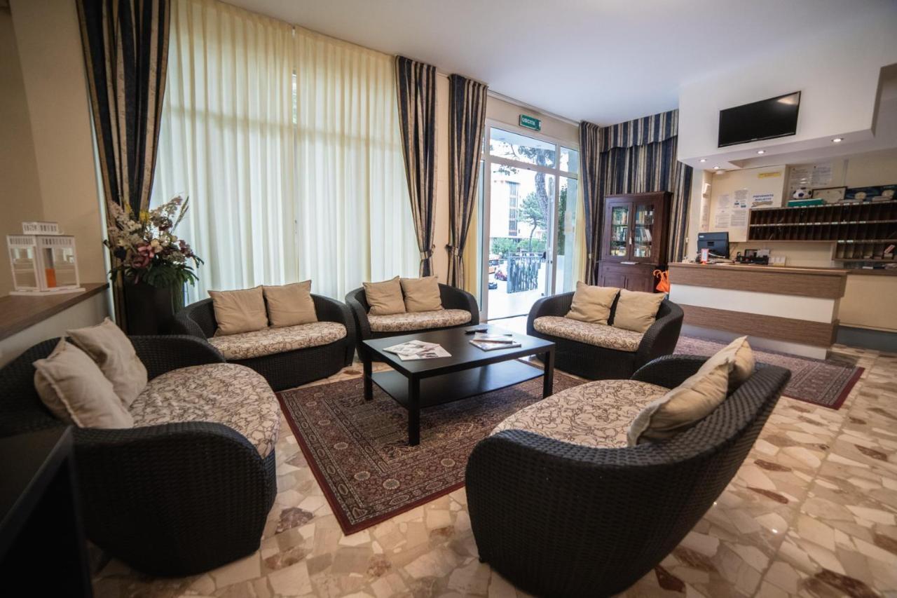 Hotel Sayonara Milano Marittima Buitenkant foto