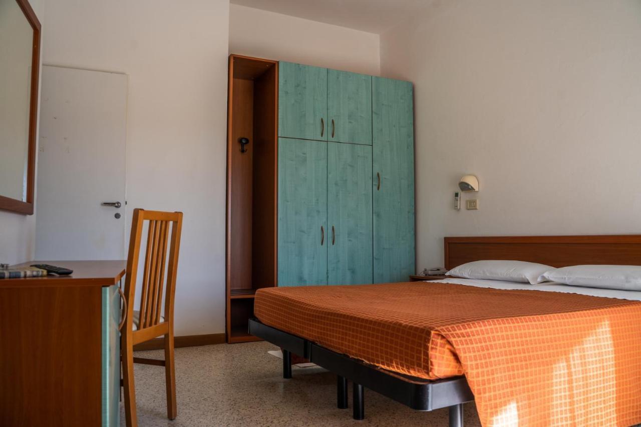 Hotel Sayonara Milano Marittima Buitenkant foto