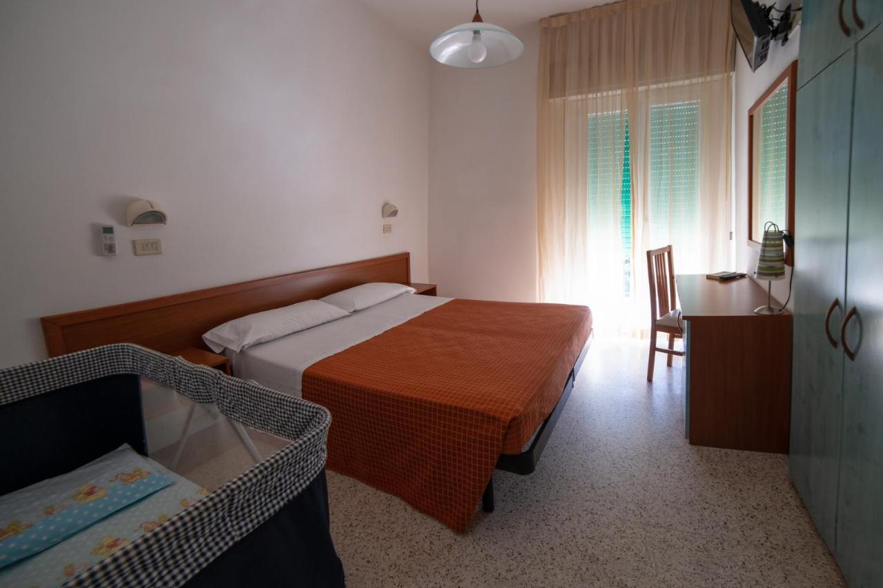 Hotel Sayonara Milano Marittima Buitenkant foto