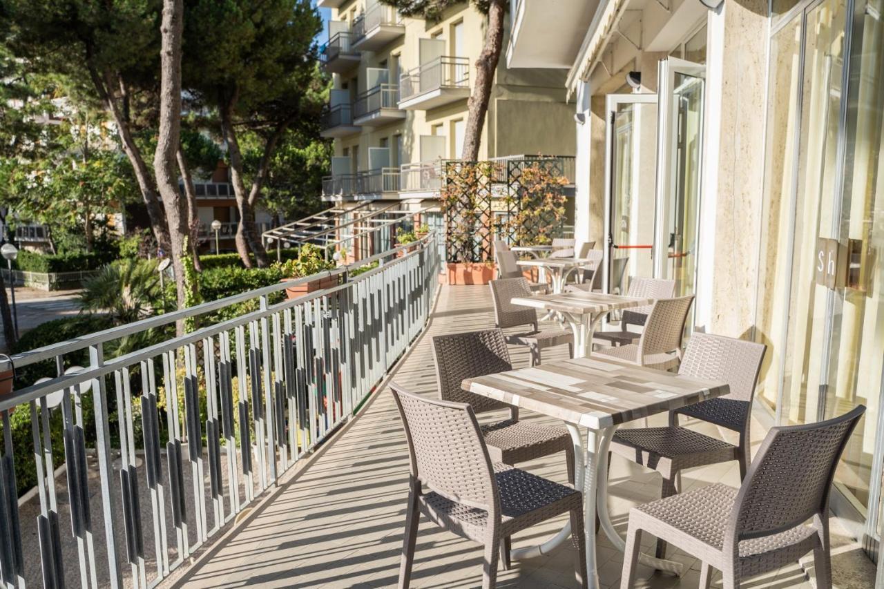 Hotel Sayonara Milano Marittima Buitenkant foto