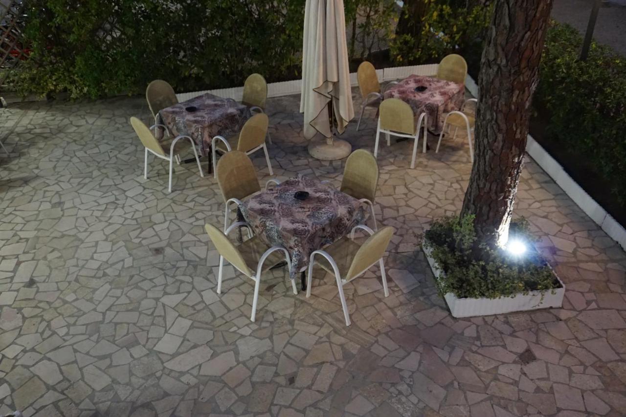 Hotel Sayonara Milano Marittima Buitenkant foto